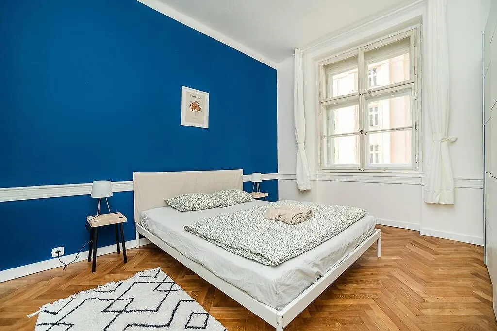 Cozy Apartment In Hipster Area Praga 0*,  República Checa