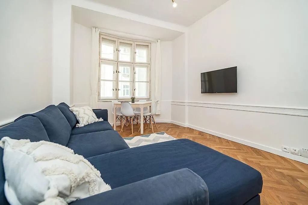 Cozy Apartment In Hipster Area Praga 0*,  República Checa
