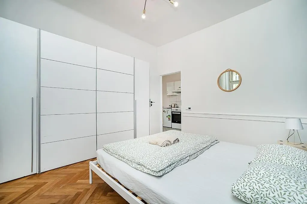 Cozy Apartment In Hipster Area Praga